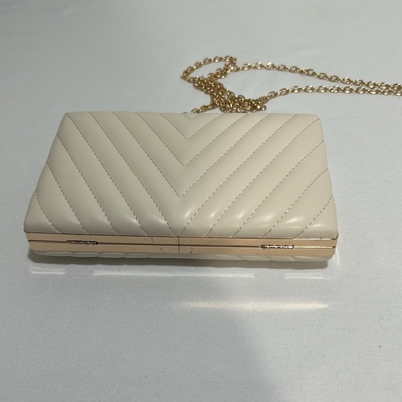 NEIMAN MARCUS WOMEN SNAP CLUTCH CROSSBODY GOLD CHAIN BONE - Picture 6 of 10